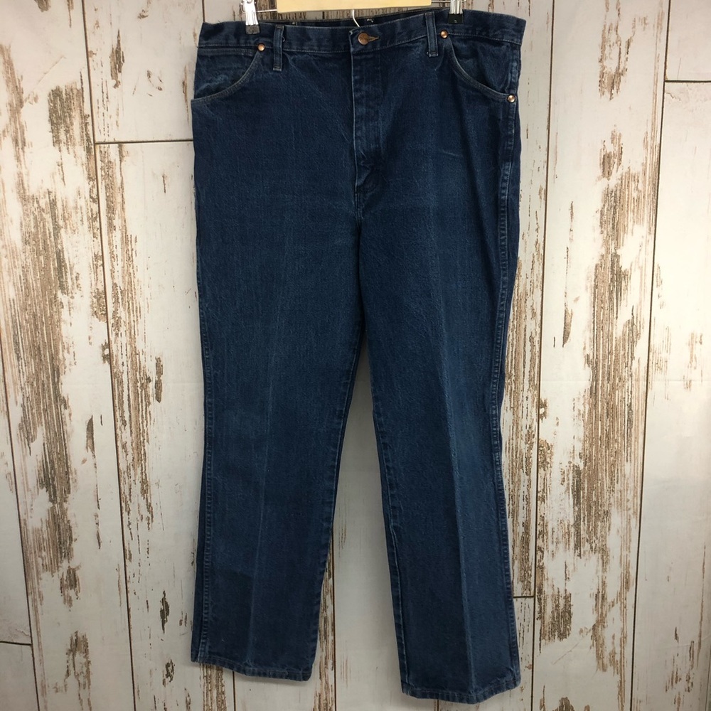 Wrangler Jeans, 936PWD, Size 40x32. In excellent condition!
